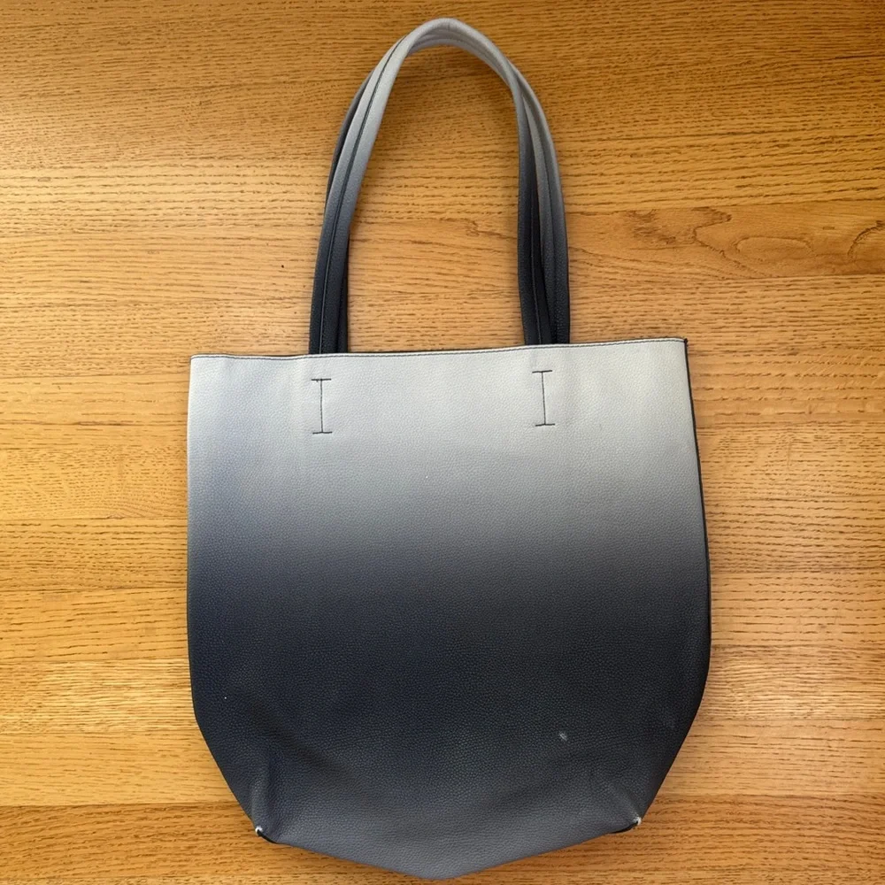 Chic Ombre Tote Bag in Black and Gray